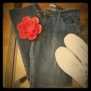 Medium wash Levi's Size: 10 medium.